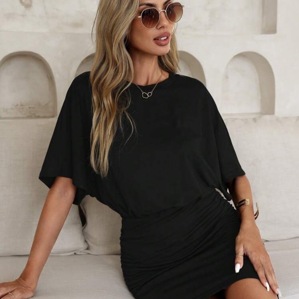 Chic Black Dress with Short Sleeves